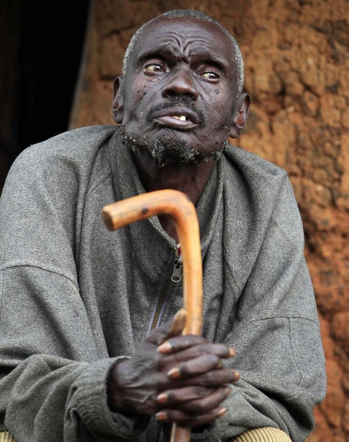 John Dimo, a traditional witch-doctor, sits outside his mud-hut before performing an ancient rite with mystical artifacts to predict the outcome of the U.S. elections in Kogelo village, Nyangoma Kogelo, 430 km (367 miles) west of Kenya's capital Nairobi, November 5, 2012. Kogelo is the ancestral home of U.S. President Barack Obama. Dimo, about 115-years-old, says he knew Obama's father who was buried in the village in 1982. The former army officer says he inherited his trade as a witch-doctor from his father in 1962 and is certain his rite will help favour Obama in the U.S. elections. Four years ago, Kogelo, and Africa in general, celebrated with noisy gusto when Obama, whose father came from the scattered hamlet of tin-roofed homes, became the first African-American to be elected president of the United States. Looking across the Atlantic to the November 6 presidential election, the continent is cooler now towards the "son of Africa" who is seeking a second term. There are questions too whether his Republican rival, Mitt Romney, will have more to offer to sub-Saharan Africa if he wins the White House. To match Analysis AFRICA-USA/ELECTION REUTERS/Thomas Mukoya (KENYASOCIETY ELECTION - Tags: POLITICS SOCIETY ELECTIONS USA PRESIDENTIAL ELECTION) Published: Lis. 5, 2012, 3:49 odp.