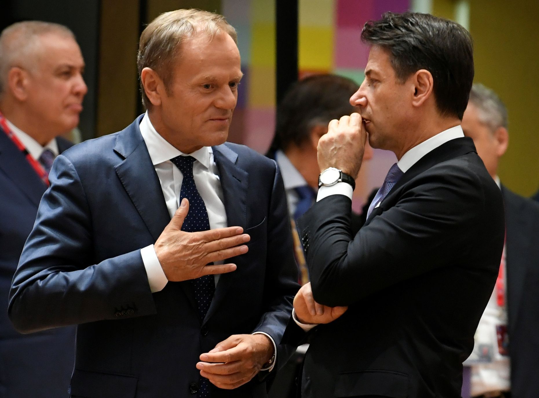 Donald Tusk a italský premiér Giuseppe Conte na summitu v Bruselu.