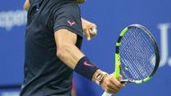 Rafael Nadal rovněž postupuje. Světová jednička si poradila s Japoncem Taro Danielem, k vidění tak byla typická vítězná gesta.