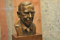 Václav Havel má bronzovou bustu v Národním divadle