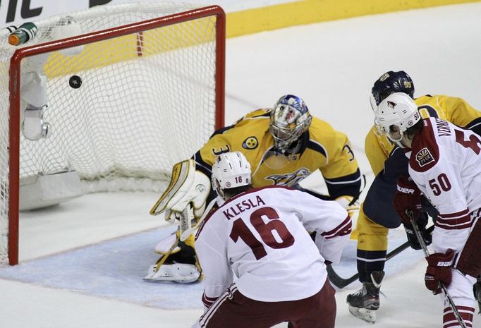 Rostislav Klesla byl u jediné branky v zápasy Nashville - Phoenix, čtvrtý zápas série v Stanley cupu.