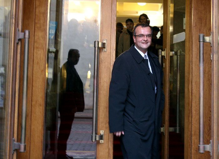 Miroslav Kalousek ve dveřích ministerstva financí