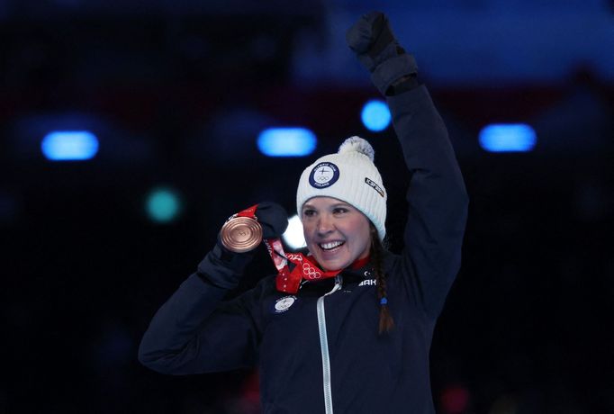 Kerttu Niskanenová přebrala bronzovou medaili při závěrečném ceremoniálu