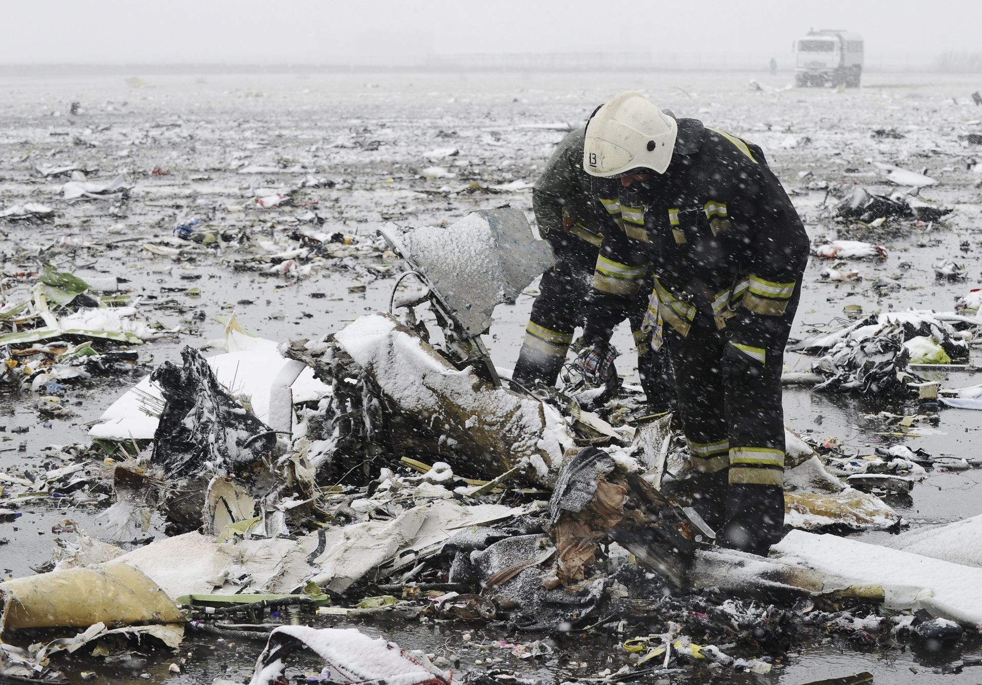 Prohledávání trosek letadla FlyDubai, které se zřítilo v Rostovu