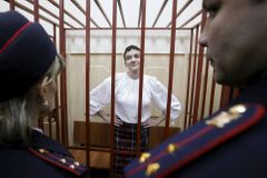Rusové soudí ukrajinskou pilotku. Za zavřenými dveřmi