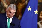 Tohle Orbánovi nevyšlo. EU se obávala jeho odporu, a tak na poslední chvíli jednala