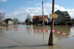 Galerie: Prasklá hráz v Horce, 2. 4.