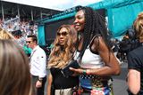 Miami doslova zaplavily celebrity. Mezi nimi byla řada těch tenisových. Cestu na závod formule 1 si našly sestry Venus a Serena Williamsovy,...