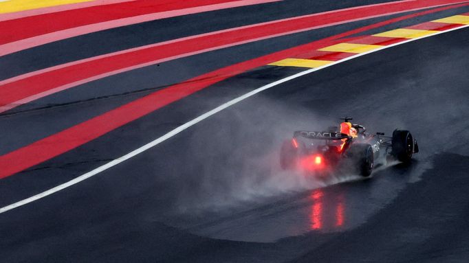 Max Verstappen v Red Bullu během sprintu v rámci VC Belgie F1 2023