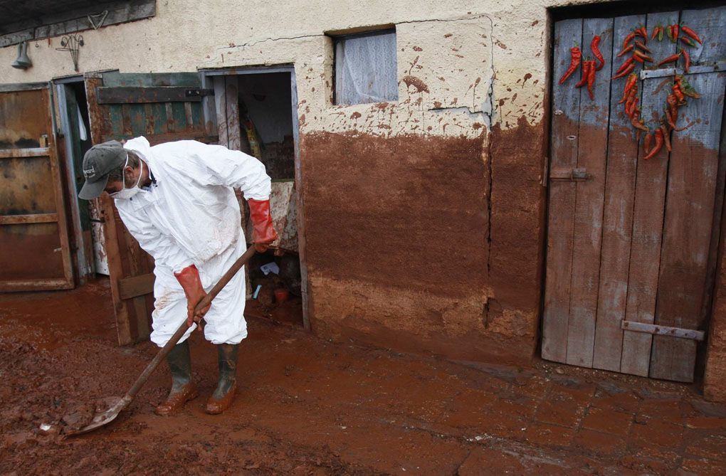 Toxické bahno v Maďarsku: Lidé se nebudou moci vrátit domů
