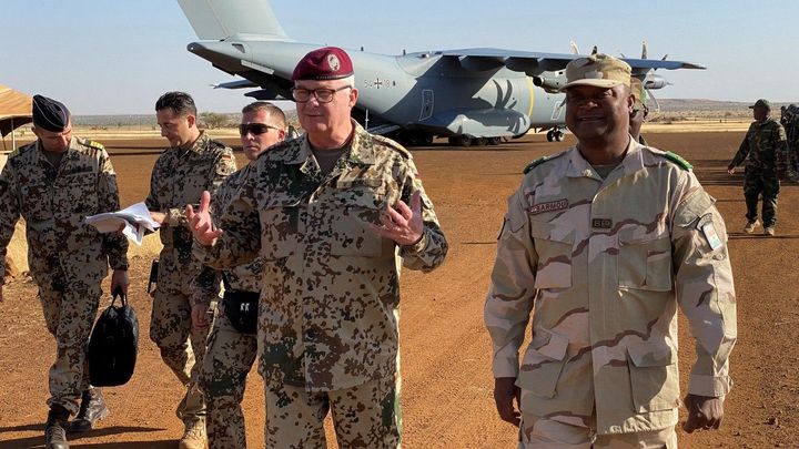 Vycvičili ho Američané, byl jejich spojenec. Nigerský generál teď zastupuje pučisty; Zdroj foto: Profimedia