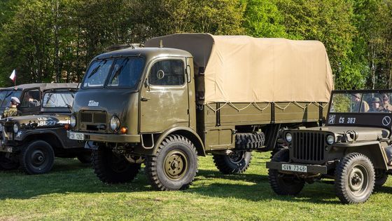 Tatra 805 jako vojenský valník s plachtou.