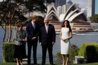 Australské Sydney se stalo první zastávkou 16denního programu prince Harryho a jeho manželky vévodkyně Meghan. Pár tak jde ve stopách rodičů Harryho Charlese a Diany, kteří vyrazili na svou první oficiální královskou návštěvu také do Austrálie a na Nový Zéland.