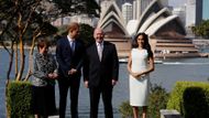 Australské Sydney se stalo první zastávkou 16denního programu prince Harryho a jeho manželky vévodkyně Meghan. Pár tak jde ve stopách rodičů Harryho Charlese a Diany, kteří vyrazili na svou první oficiální královskou návštěvu také do Austrálie a na Nový Zéland.