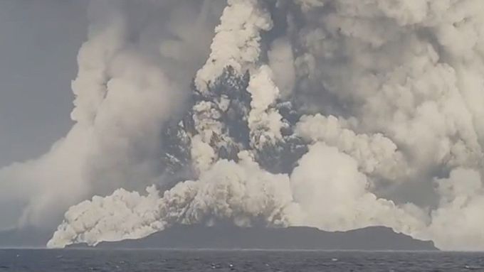 Podmořská sopka Hunga Tonga - Hunga Ha’apai.