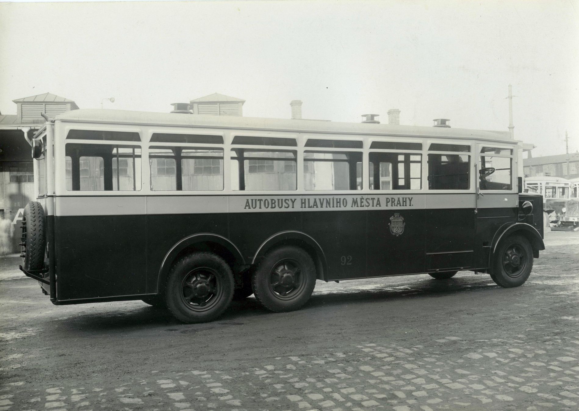 autobusy Praha historie