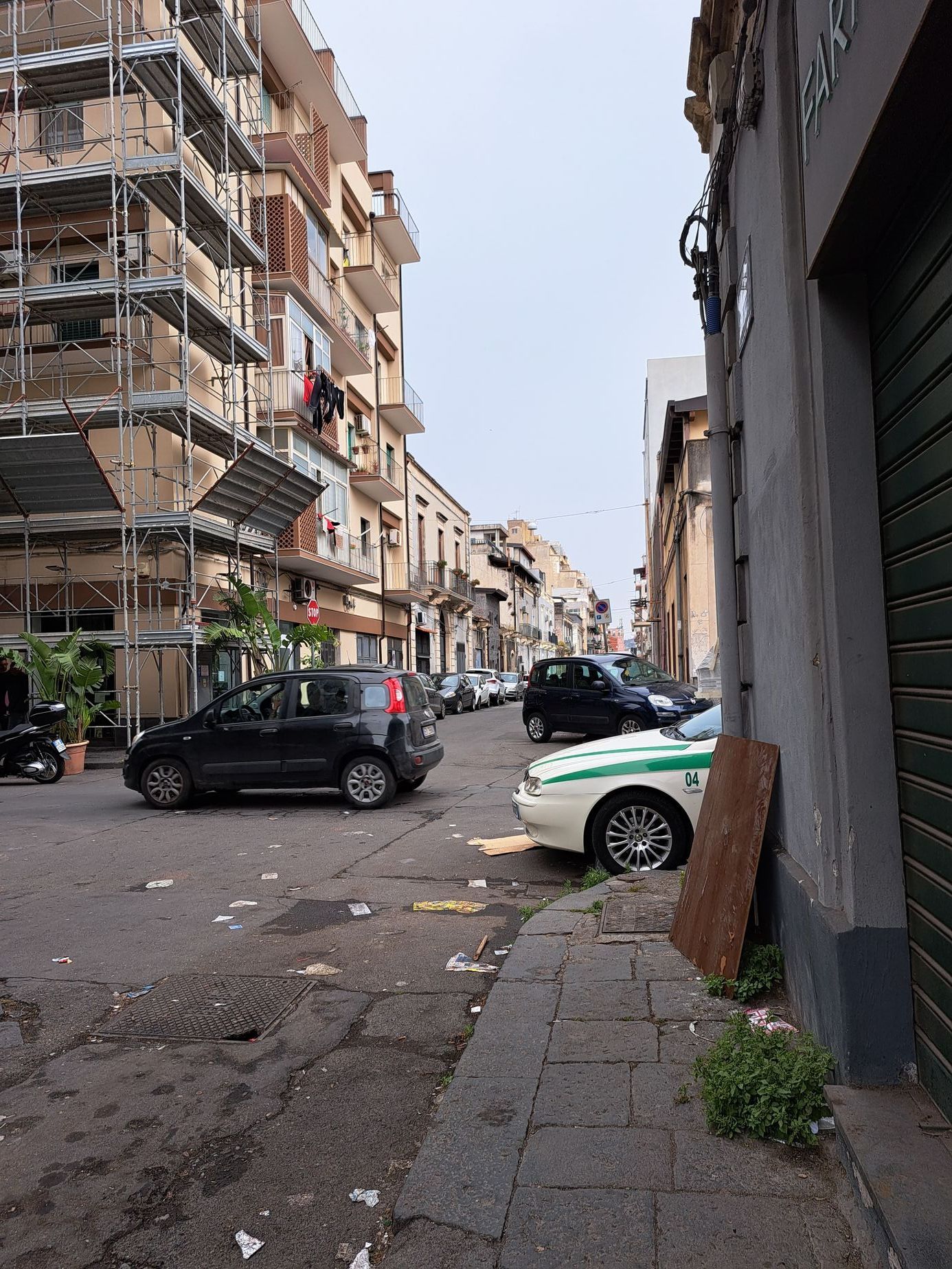 Itálie, Sicílie, Léto s Aktuálně, Catania, nepořádek