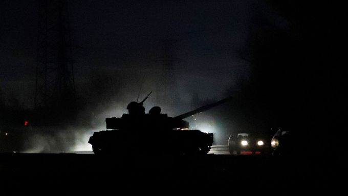Foto: Do Doněcku přijely neoznačené tanky. Jsme na vás připraveni, vzkazují Ukrajinci