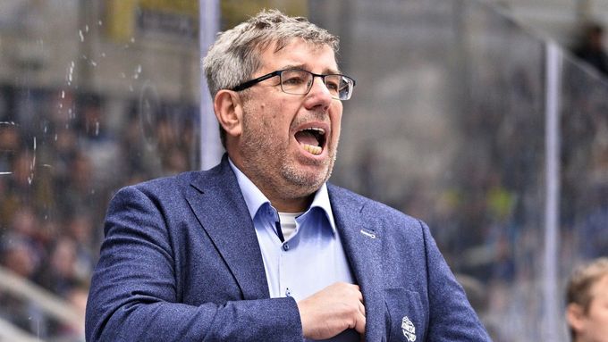 Křičící, zpocený, v nervech. To je typický výraz trenéra Kamila Pokorného na střídačce Komety.