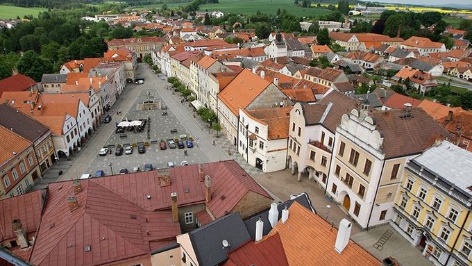 V městské památkové rezervaci Slavonice, přezdívané malá Telč, bydlí téměř 3000 obyvatel.