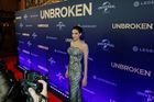 47 dní mezi žraloky, roky v pekle. Příběhu válečného hrdiny se ujala Angelina Jolie