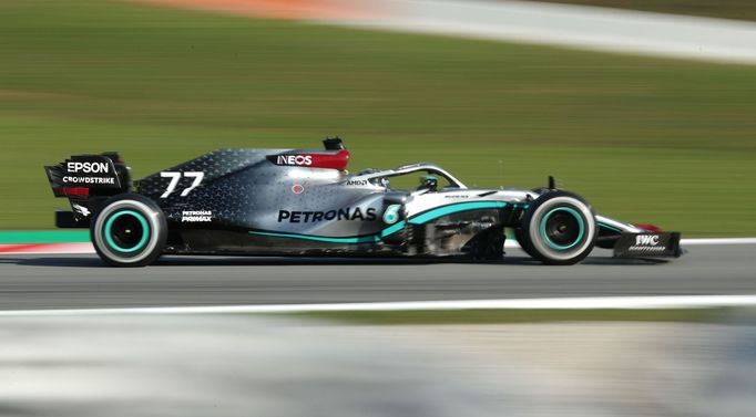 Valtteri Bottas v Mercedsu při prvních testech F1 v Barceloně 2020