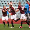 Dukla - Sparta:  Kweuke, Jarošík, Pamič