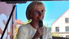 Stačilo, Kateřina Konečná, Daniel Sterzik, volby, poslanecká sněmovna, mítink, předvolební kampaň, komunismus, příznivci, Česká Třebová