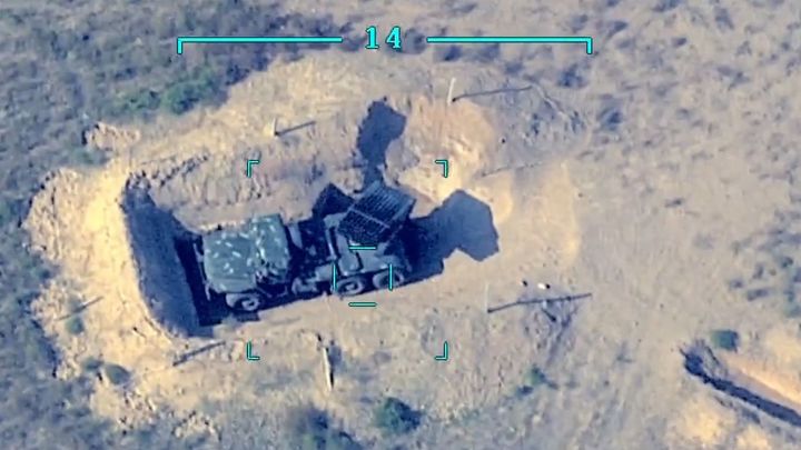 Arménská technika v plamenech. Ázerbájdžán se chlubí HD záběry z útoku dronů