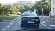 Naplánovat cvičnou jízdu na dnešní ráno byla od tohoto učitele autoškoly docela odvaha