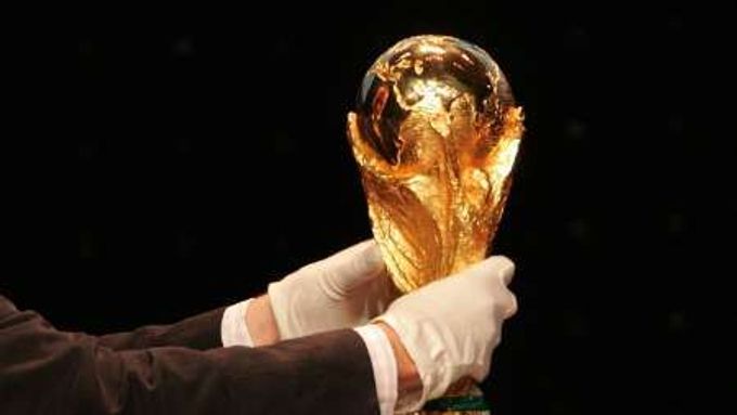 Trofej pro mistry světa ve fotbale při oficiální prezentaci loga MS 2010 v Jihoafrické republice.