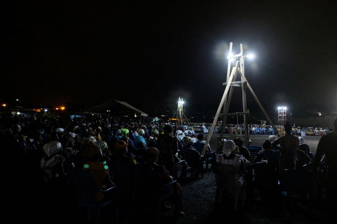 Po stopách otrokářů v africké Ghaně, kteří odsud začali před 400 lety vyvážet otroky do Ameriky. 1. 8. 2019