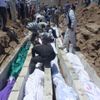 Hromadné pohřbívání obětí masakru Húlá