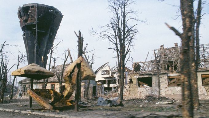 Město se proměnilo v hromadu suti. Bitva Srbů a Chorvatů o Vukovar skončila masakrem