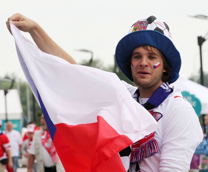 Fanoušci těsně před zápasem Řecko - Česko