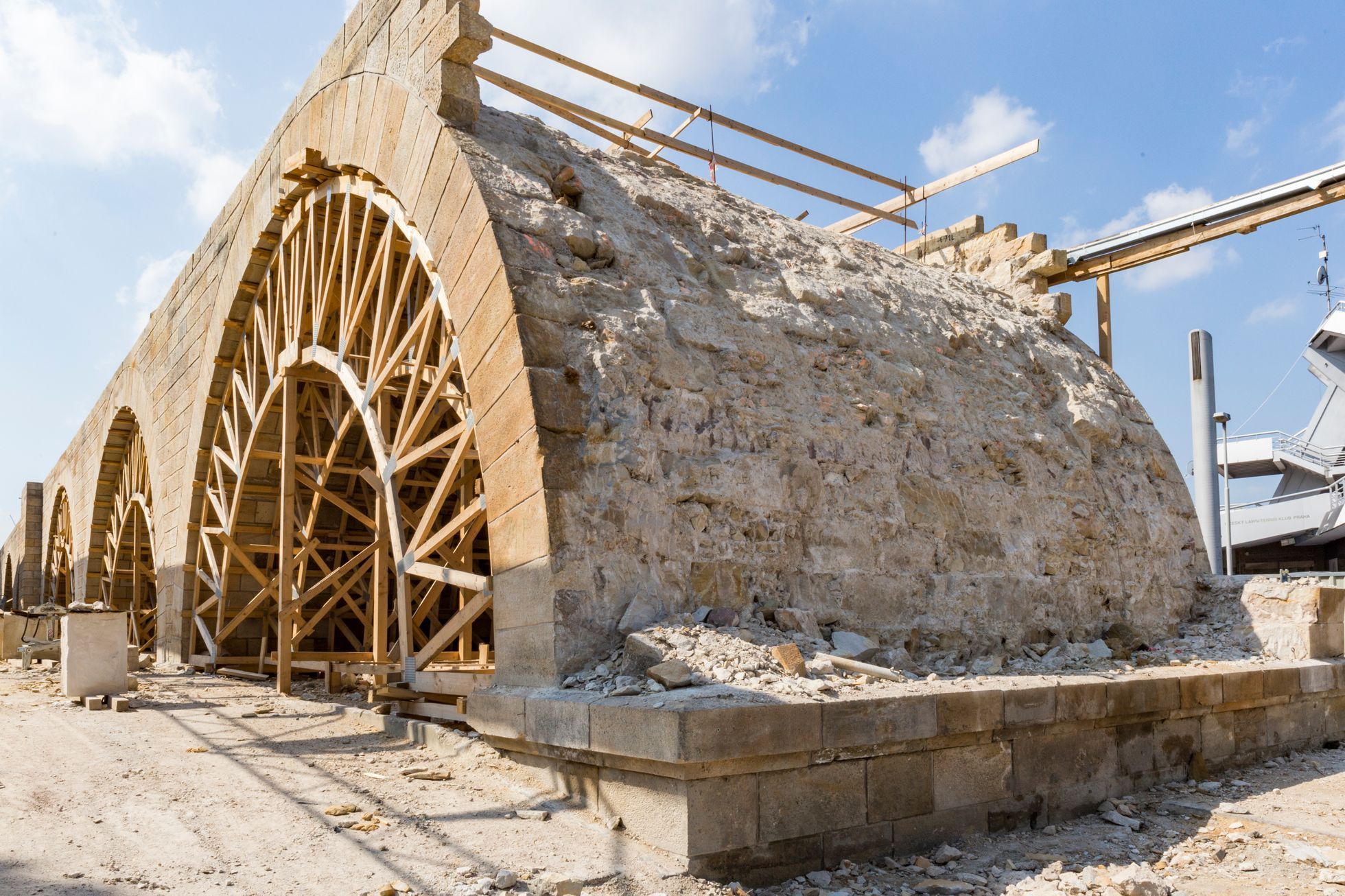 Rekonstrukce Negrelliho viaduktu v Praze
