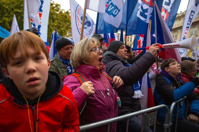 Protest studentů a odborů proti opatřením vlády Petra Fialy.