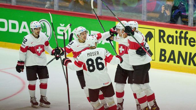 Švýcarští hokejisté se radují z výhry