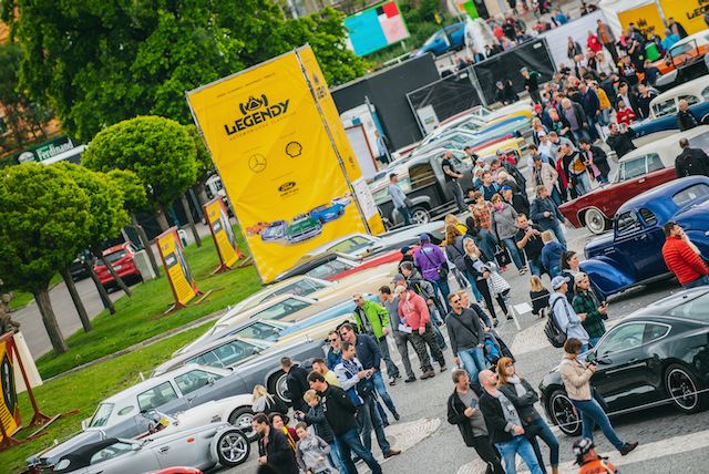 Vystavovatelů je mnoho, automobilky i kluby. | Foto: Legendy