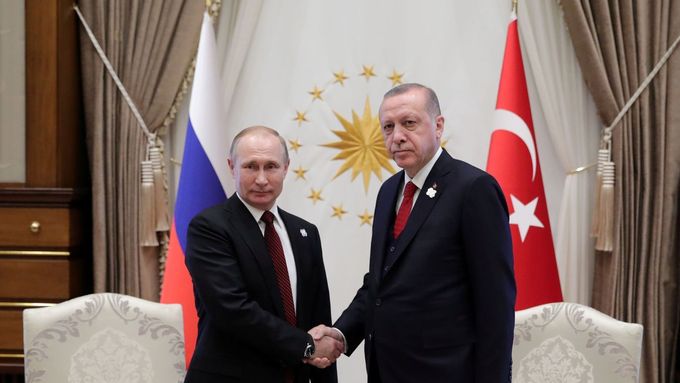 Turecký prezident Recep Tayyip Erdogan a jeho ruský protějšek Vladimir Putin při setkání v Ankaře.