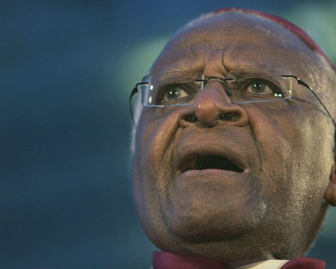 Slova se při vigílii ujal arcibiskup Desmond Tutu.