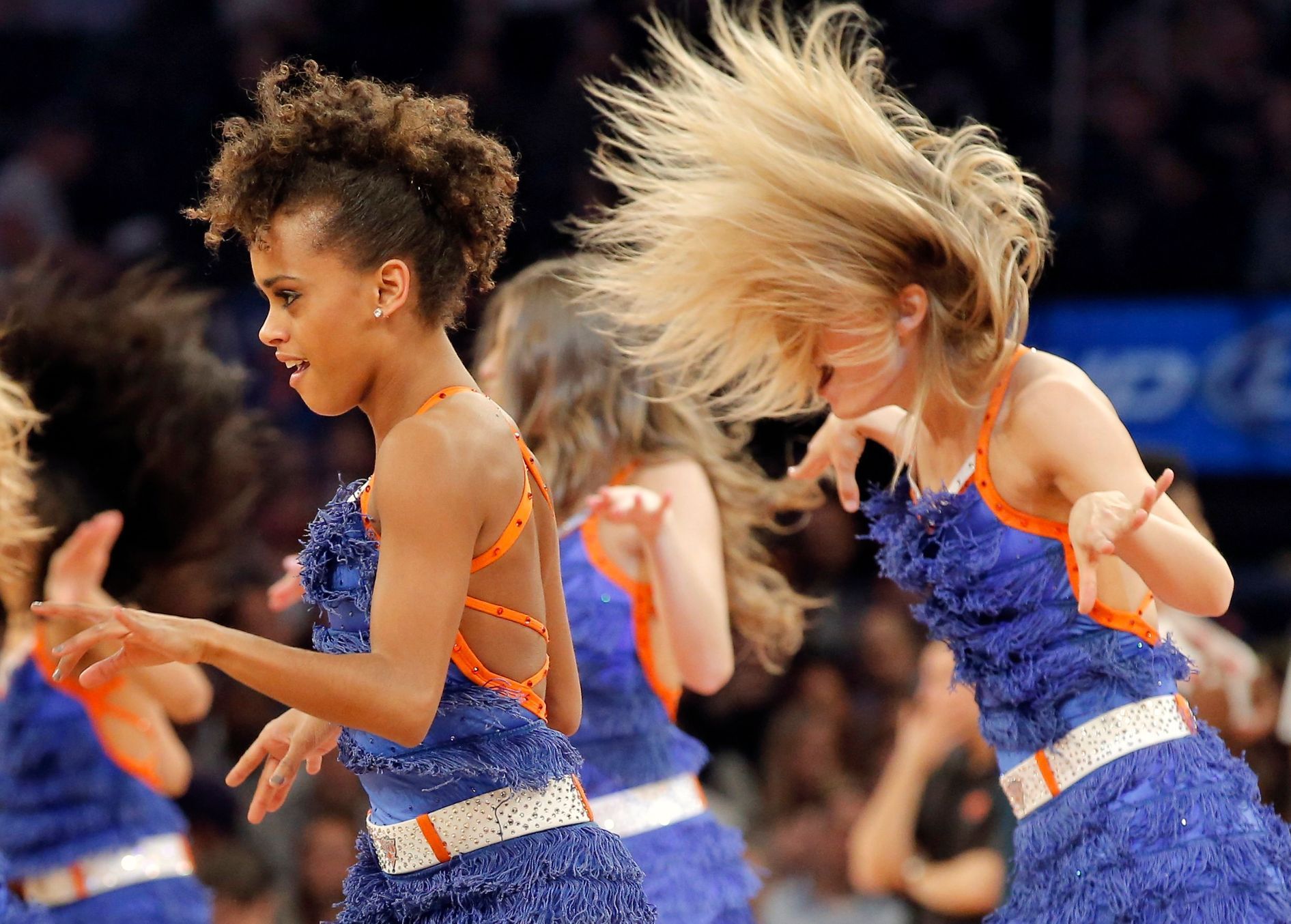 V Madison Square Garden basketbalisté domácích Knicks vyhořeli, tak bavily alespoň roztleskávačky