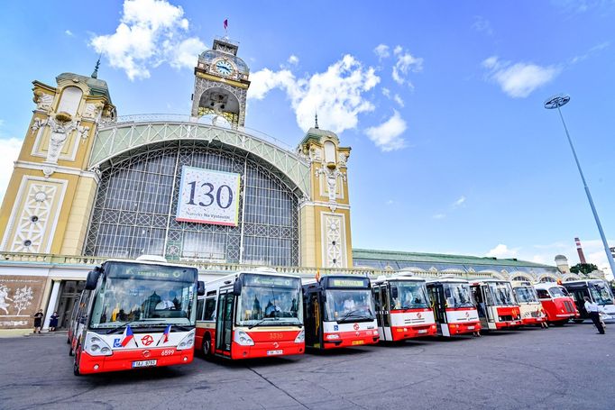 Autobusy značky Karosa na Výstavišti v pražských Holešovicích na snímku pořízeném 26. června 2021