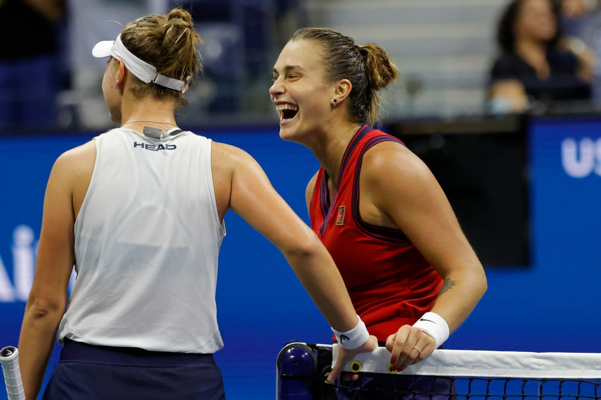 Barbora Krejčíková a Aryna Sabalenková ve čtvrtfinále US Open