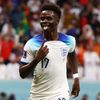 Bukayo Saka slaví gól v osmifinále MS 2022 Anglie - Senegal
