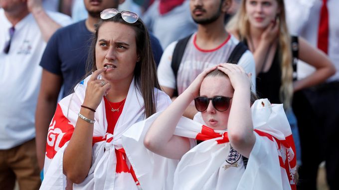 Fanoušci sledují semifinále MS 2018 Chorvatsko - Anglie v anglickém Nottinghamu
