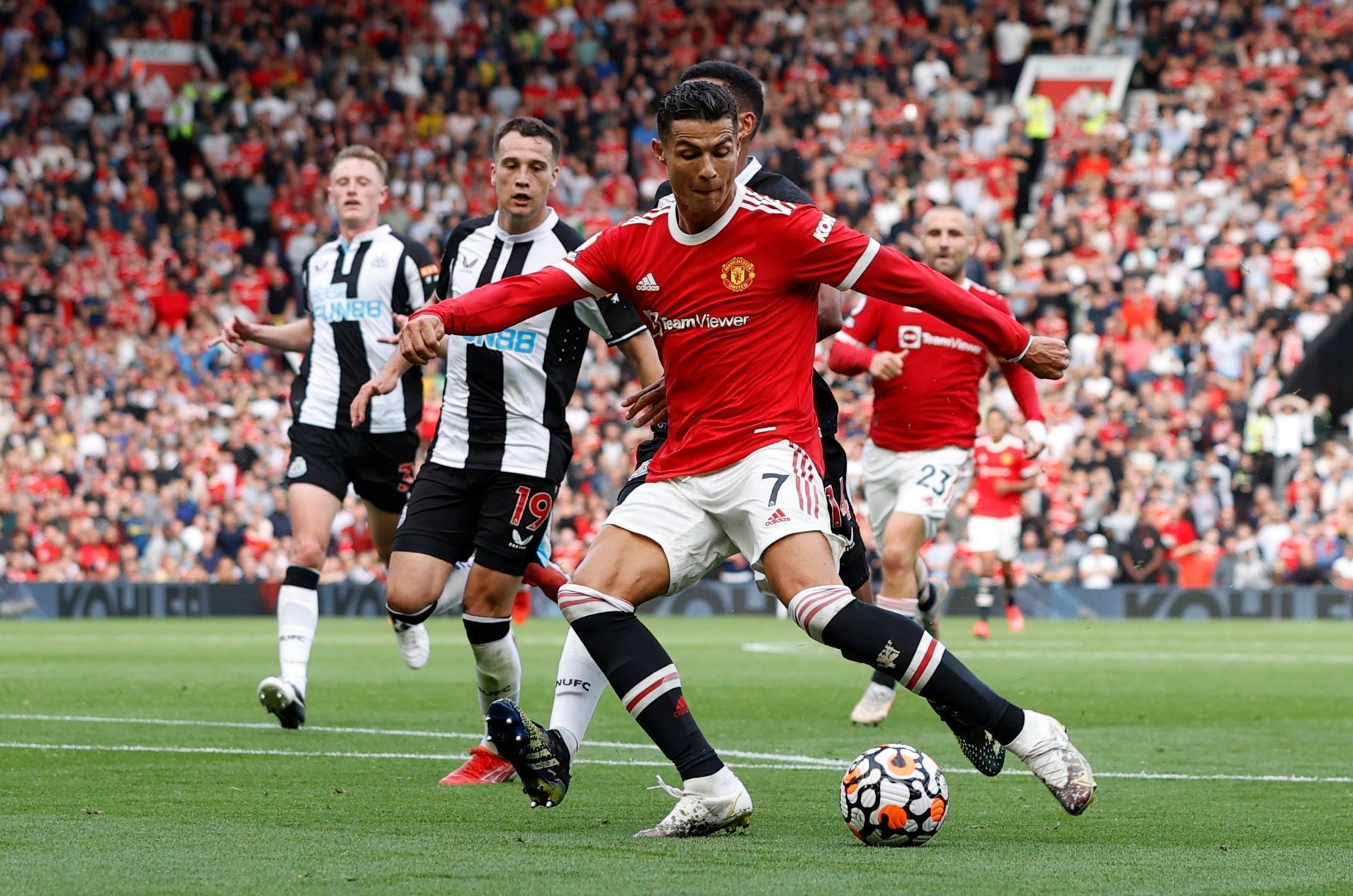 fotbal, anglická liga 2021/2022, Premier League - Manchester United v Newcastle United, Cristiano Ronaldo