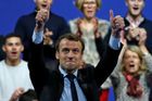 Nový prezident Macron zbrojí na klíčové parlamentní volby. Tradiční strany ve Francii se rozpadají