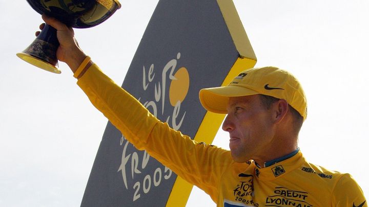 "Lituji ty, kdo nevěří čisté cyklistice." Vrchol lži si Armstrong schoval do Paříže; Zdroj foto: ČTK