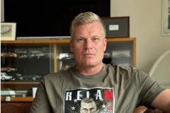 Hranatá legenda se slevou. Turkův e-shop nabízí o dost odvážnější merch než Motoristé